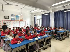 <strong>“三餐纪律、荤素搭配、多吃蔬果”的健</strong> 